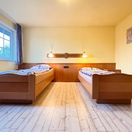 Voor Twee Personen In Marx - 33-11 * Friedeburg (Lower Saxony)