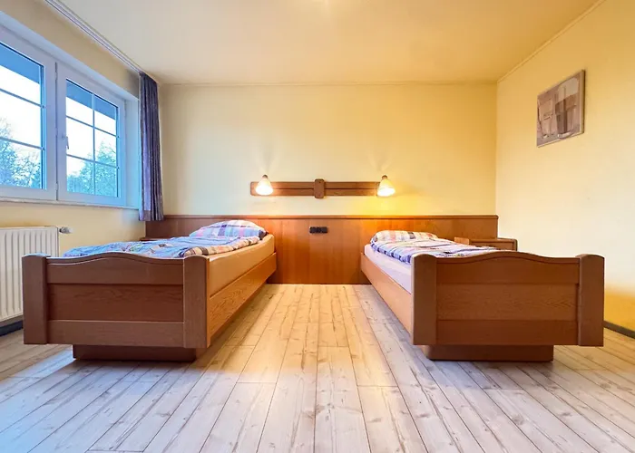 Voor Twee Personen In Marx - 33-11 * Friedeburg (Lower Saxony)